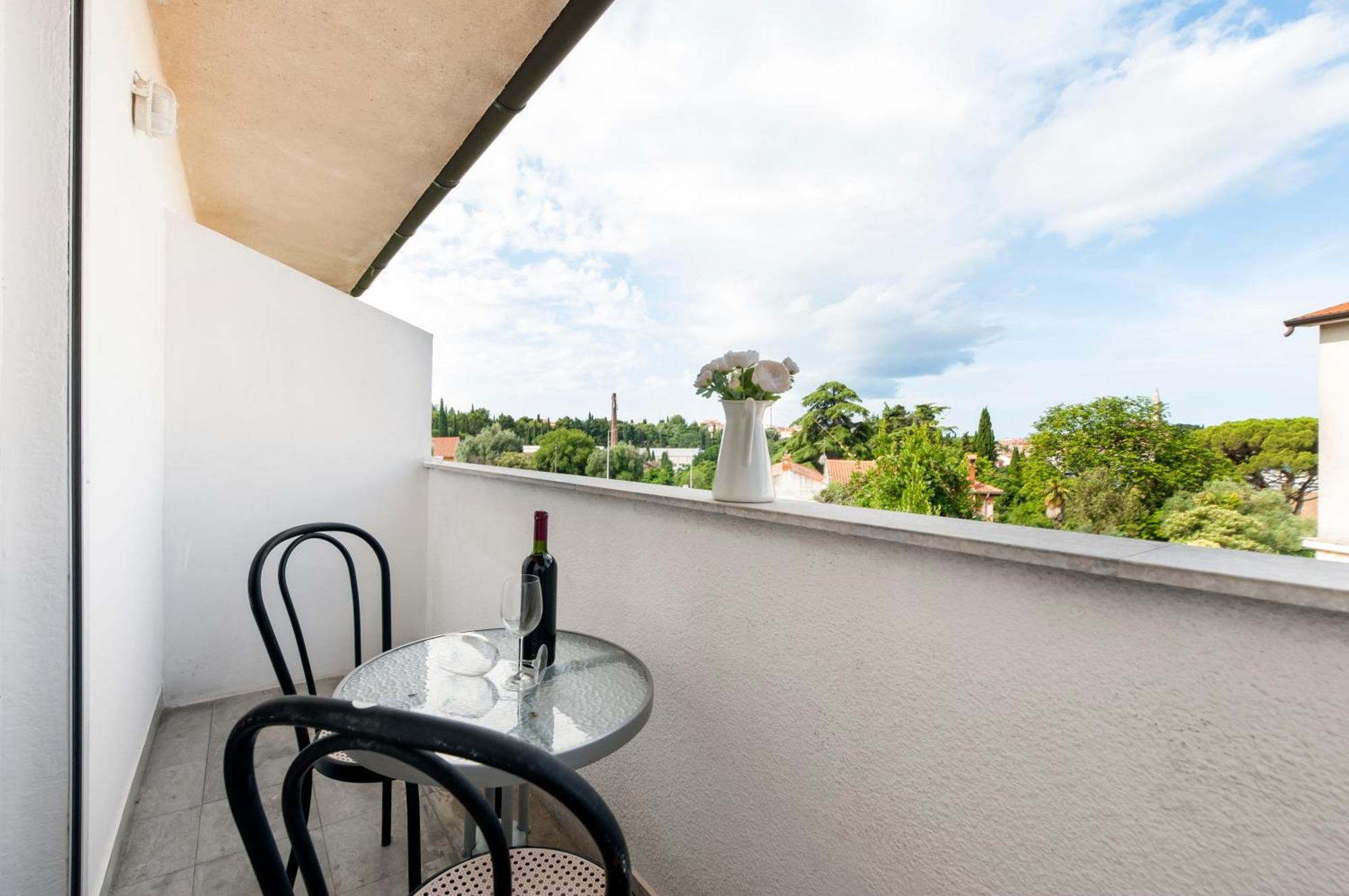 Aparthotel Luna Tsuki Two à Rovinj Extérieur photo