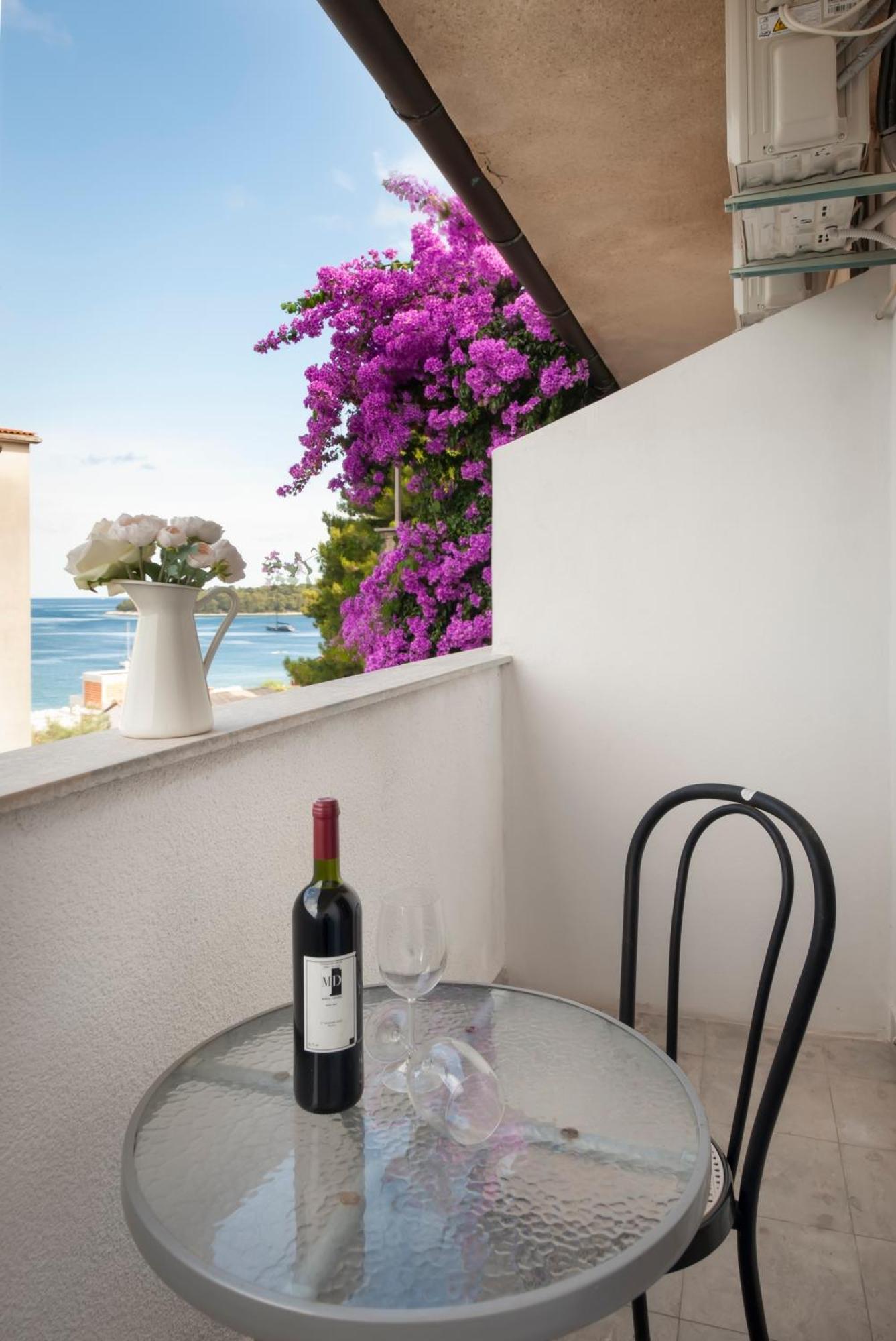 Aparthotel Luna Tsuki Two à Rovinj Extérieur photo
